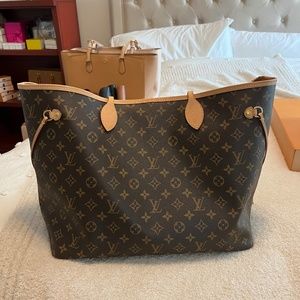 Louis Vuitton Neverfull GM w/ Beige Interior M40990